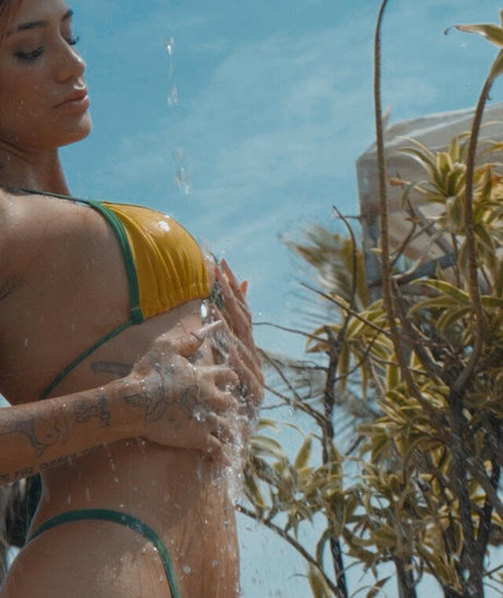 Azzy MC pornstar sexy pictures