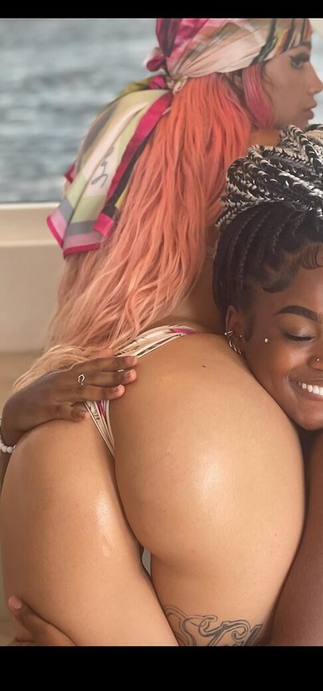 Azzy MC pornstar nude photo