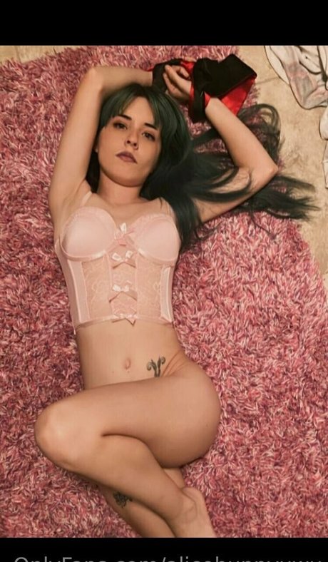 alicebunnyuwu sexy pornstar pics