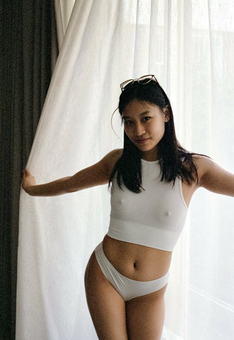 eskyperry hot star photo