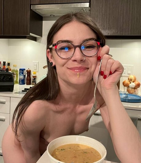 tastytayxoxo porn star pic
