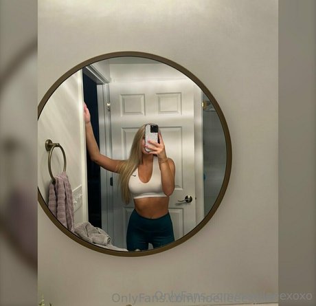 noelleeexoxo sex actress galleries