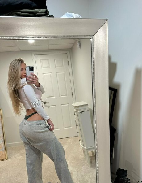 noelleeexoxo hot pornstar gallery