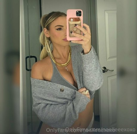 noelleeexoxo sex model picture