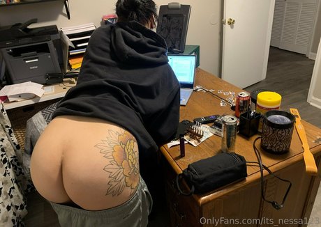 its nessa123 sexy model pic