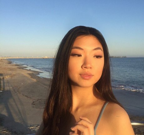 Maru Lee beautiful actress pics