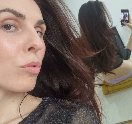 Bambi Hou pretty actress image