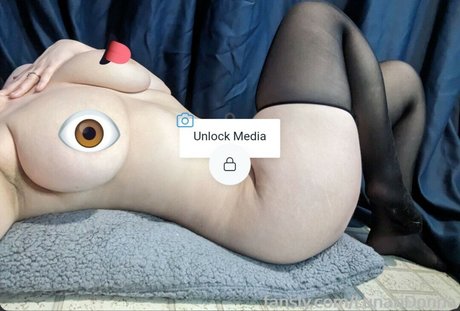 LunariDonna model pornographic archive