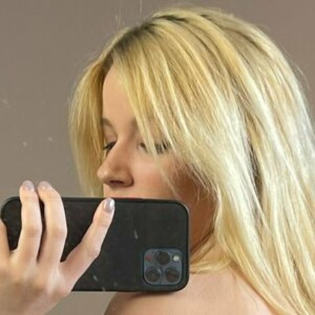 meelafree perfect pornstar img