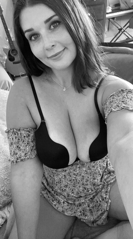 Cyber tits erotic actress photos