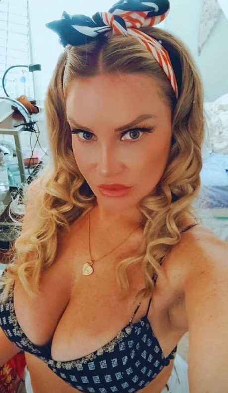 Nina Sttar star high quality pic