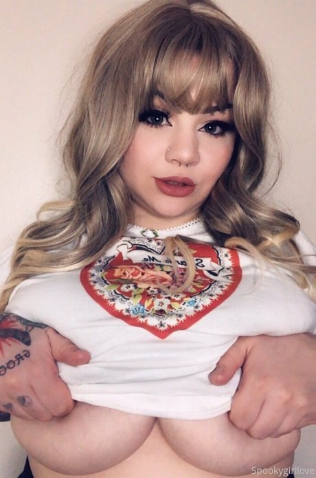 SpookyGirlLove model hot img