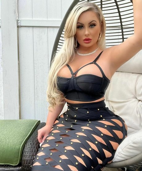 Elvisa Dedic pretty star pictures