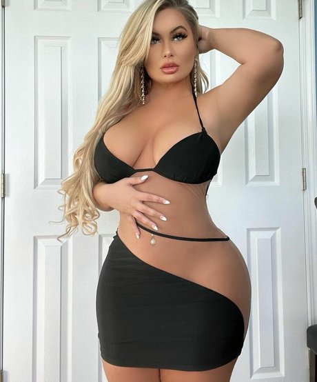 Elvisa Dedic model nude pic