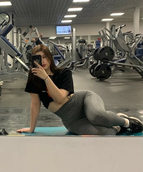 ell8ta hd pornstar pic