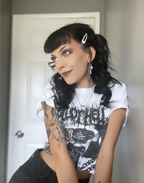 moltencherub sex model photos