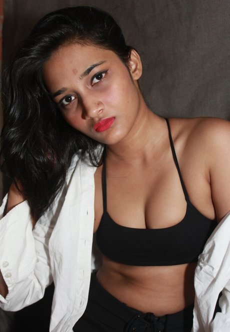 Tanyasinha Lovers model erotic picture