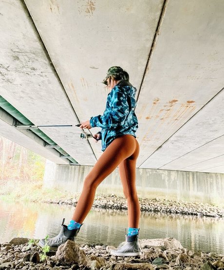 Hottest Fishing model top photo