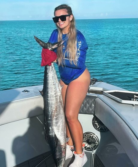 Hottest Fishing model beautiful pic