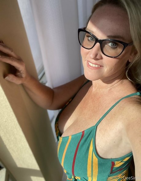 deesiren model hd photo