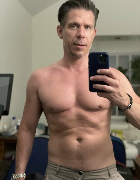 mickbluexxx model erotic picture