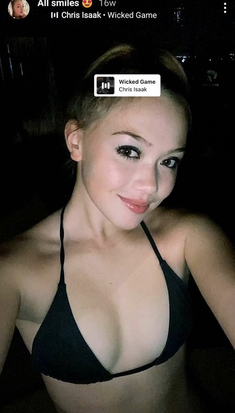 ASMRLia model nude pic