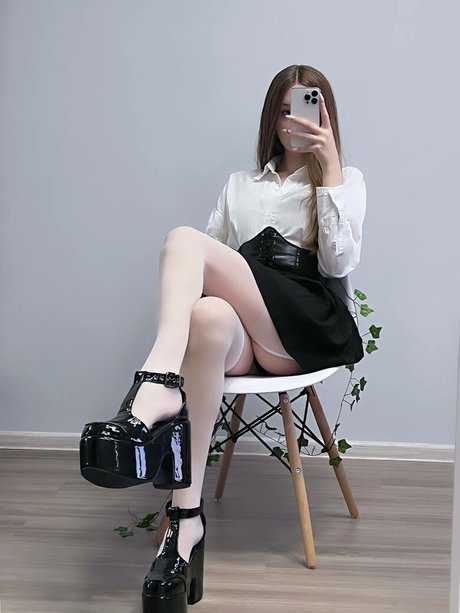 Lepreconnn beautiful model picture