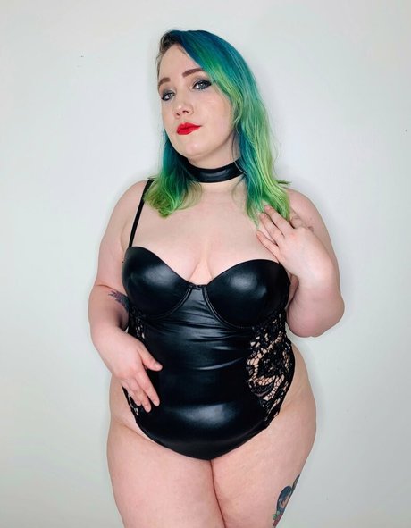 gwenpie model adult image