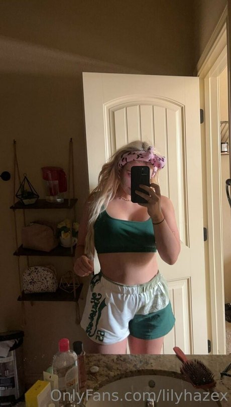 lilyhazex pornographic model pic