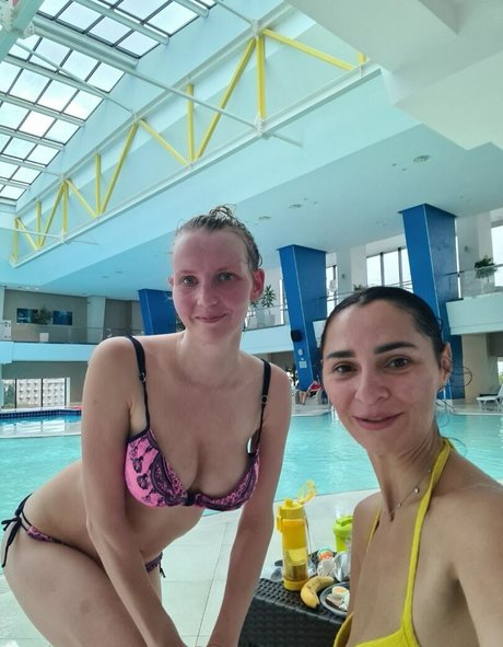 yladoyla nude model image