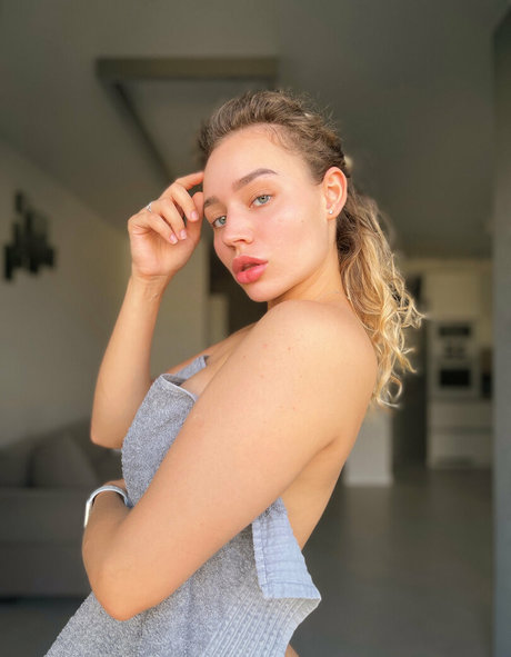 emanovak model beautiful image