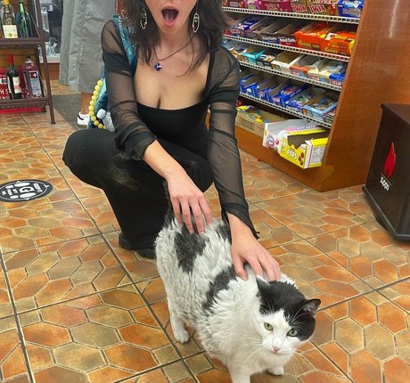 Anuheanihipali model art picture