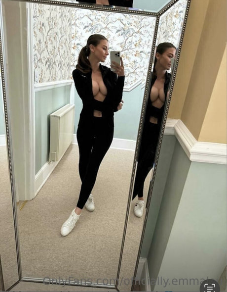 Emy Lou erotic star pic