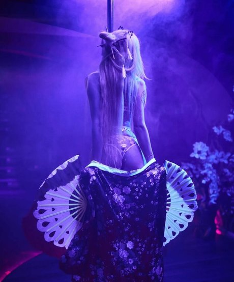 Lily AngeliCat star sexy image