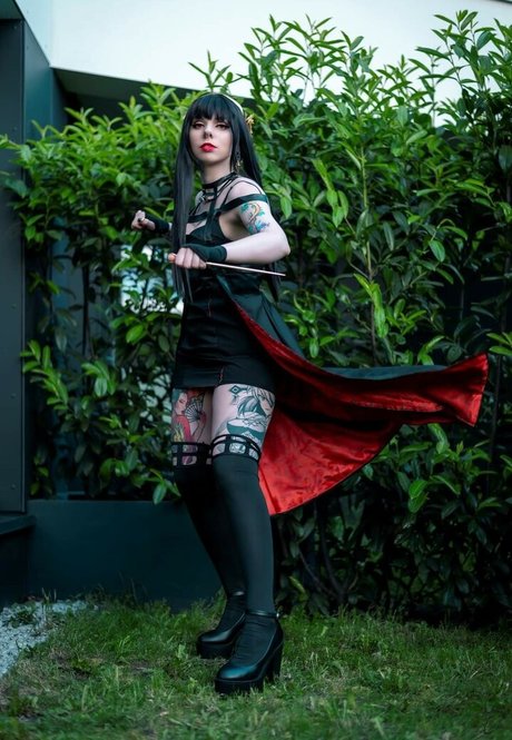 queen nevia naked model pics