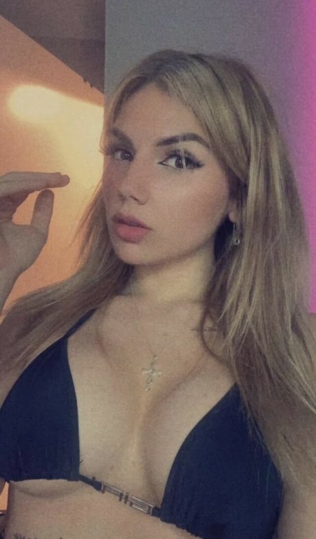 Baileyspinn model sex photo