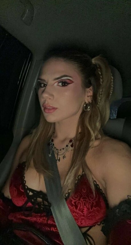 lesbian kissing onlyfans art xxx img