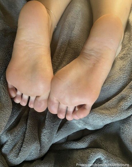 HotWifeYoung exclusive actress picture