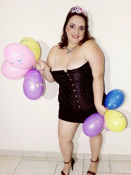 bustychelly erotic star archive