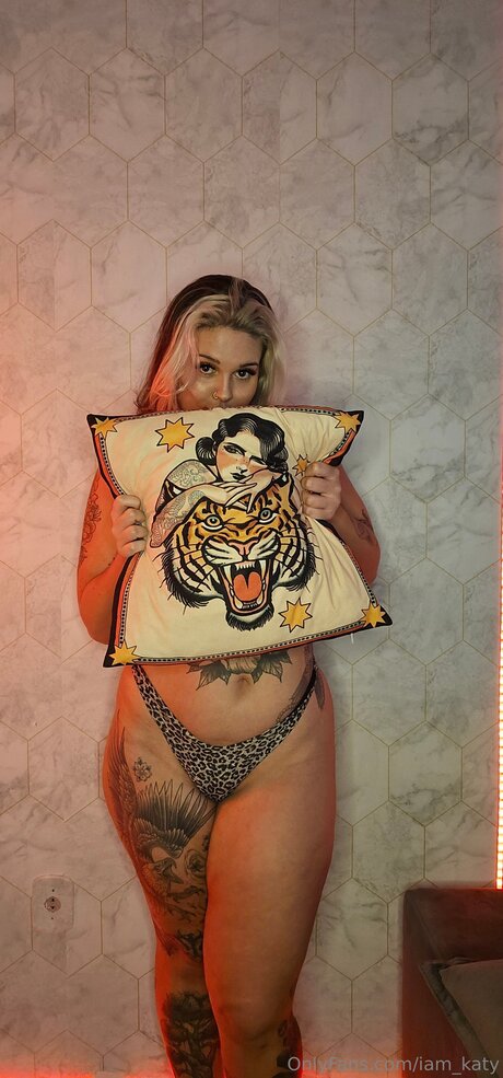 iam katy nude star image