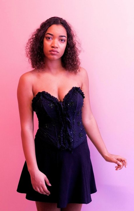 sincerelyamused pornstar naked photo