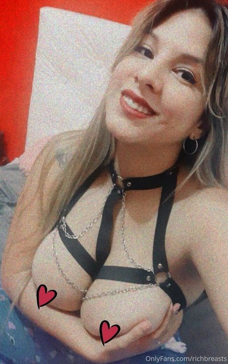 richbreasts hot actress image