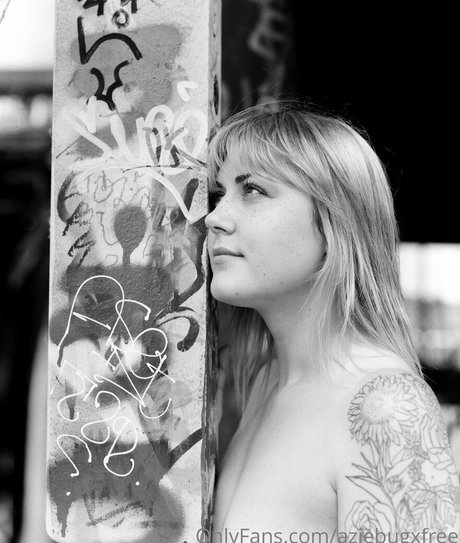 aziebugxfree model photo