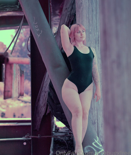 aziebugxfree model naked photos