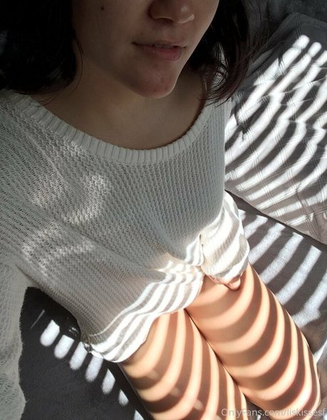 liskissesf perfect model photos