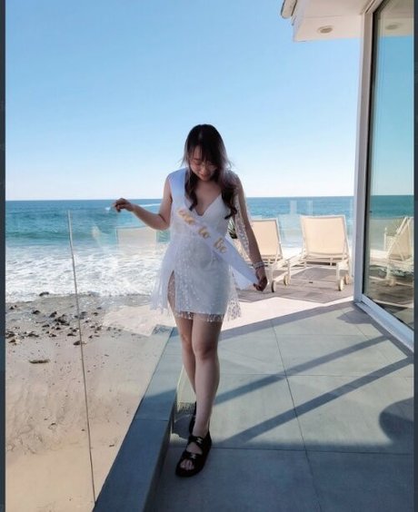 Natsumiii model best picture