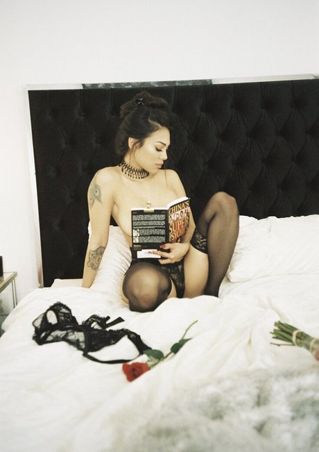 Cafe Lu Girls nude actress photos