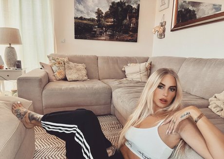 lee hart xx model sexy image