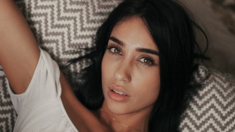 Lizzie Sweet model hd pics