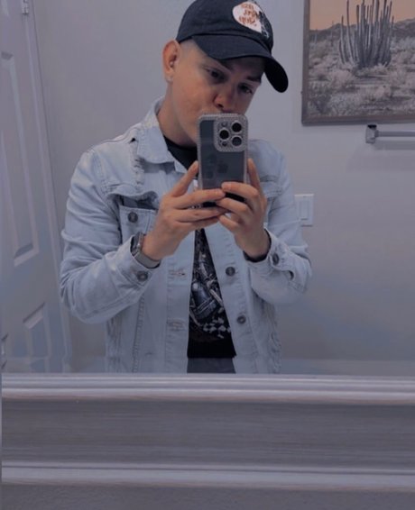 Plugziee erotic pornstar img